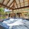 Dandjoo - hot tub, fire pit, outdoor entertainment