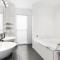 Luxurious 5 bedroom home 500m to Alexandra Headland beach