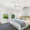Luxurious 5 bedroom home 500m to Alexandra Headland beach