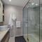 WOW Self-Contained Apartment on Tarver - ملبورن