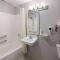 Days Inn & Suites by Wyndham Green Bay WI