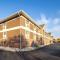 Days Inn & Suites by Wyndham Green Bay WI