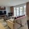 Charming Lake House nature retreat in Cotswold Water Park, South Cerney near Cirencester