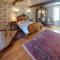 7 Bedroom Awesome Home In Charlieu - 沙尔略