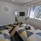 Modern 2-Bed Home - Private Garden Parking & WiFi