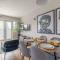 Modern 2 Bed Oasis - Private parking & Garden