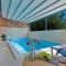 Luxury Villa LeLu with heated saltwater pool, parking, high speed Internet, BBQ, - Žrnovnica
