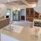 4 Bedroom Stunning Home In Lagnes