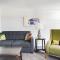 Spacious 2BR Apt on Mass Ave w Kitchen