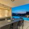 Luxury Villa RoMa 1 ,with heated saltwater pool, parking, high speed Internet, BBQ, - Bajnice
