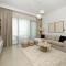 Blissful Stays at Downtown Views II- 5min walk to Dubai Mall, Burj Khalifa with Infinity Pool - Dubaj