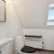 3 Bedroom Cozy Home In Løgstrup