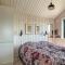 3 Bedroom Cozy Home In Aakirkeby
