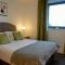 City centre 2 bed & 2 bath Apartment with FREE secured PARKING near University and Hospital