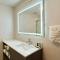 Comfort Inn & Suites Sheboygan I-43