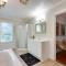 Bluffton Breeze-3BR Heart of Old Town Village Home - 布拉夫顿