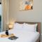 Stylish and Versatile for Business or Leisure - Dubaj