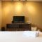 Simply Look Studio Room Gateway Park LRT City Bekasi Apartment By Travelio - 贝克西