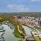 Beautiful Canal Side Apartment - City Centre - Balcony, Secure Parking, Self Check-In, Fast WiFi and Smart TV with Sky TV and Netflix by Yoko Property - 米尔顿凯恩斯