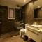 Top Floor Gem: 3BR, Huge Veranda