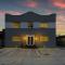 Charming 3BR 2Bth Apt ENJOY the 8th Street - ميامي