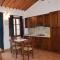 Rustic style flat with swimming pool - Guistrigona
