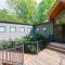 Wooded Wonder - Modern Home with Hot Tub, Games & Best Location - 姐妹湾