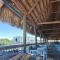 Latitude Adjustment Penthouse by Coastal Chic - برادنتون