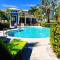 Latitude Adjustment Penthouse by Coastal Chic - برادنتون
