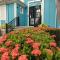 Latitude Adjustment Penthouse by Coastal Chic - برادنتون