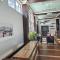 Latitude Adjustment Penthouse by Coastal Chic - برادنتون