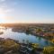 Waterfront Retreat with Stunning Views & Modern Comfort - ايرفين