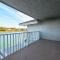 Waterfront Retreat with Stunning Views & Modern Comfort - ايرفين