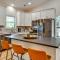 Waterfront Lake Hickory Retreat with Private Dock! - 希科里