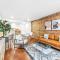 Heart of SoCo 2BR and 1BR King Suites with Free Parking, Pool, and Laundry Center - Остін