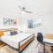 Heart of SoCo 2BR and 1BR King Suites with Free Parking, Pool, and Laundry Center - Остін