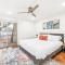 Heart of SoCo 2BR and 1BR King Suites with Free Parking, Pool, and Laundry Center - Остін