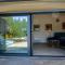 Radiant and Secluded Villa with Pool - روفينج