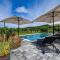 Radiant and Secluded Villa with Pool - روفينج