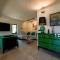 Radiant and Secluded Villa with Pool - روفينج