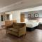 Clarion Inn & Suites and Convention Center - 科尔尼
