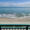 Lovely ocean-view condo right on the beach SC12 - 默特尔比奇