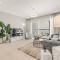 Waves - Spacious Apt with Balcony & Pool - Dubaj
