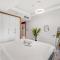 Waves - Spacious Apt with Balcony & Pool - Dubaj
