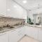 Waves - Spacious Apt with Balcony & Pool - Dubaj