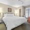 110 Pointes North Inn
