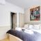 V Vast Apartment, Steps from Place des Vosges AC - باريس