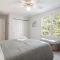 Walk to beach Secluded and private home and backyard - بروستر
