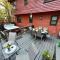 Chalet renovated Near Casino, Camelback , Kalahari 4bdrms firepit hot tub game room