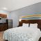 HomeTowne Studios by Red Roof East Lansing - Okemos HomeTowne Studios by Red Roof East Lansing - Okemos